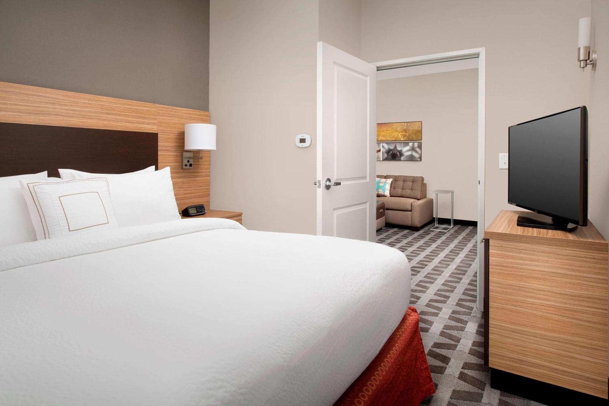 Towneplace Suites By Marriott College Park Exterior photo